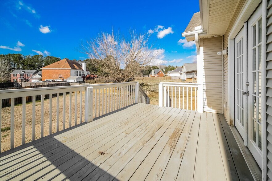 Building Photo - 1027 E Bay Springs Dr