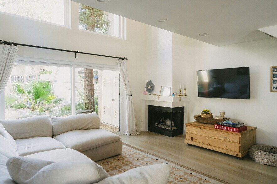 Building Photo - 5716 Skyview Way