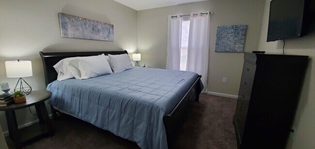 Building Photo - Fully furnished and Fully stocked Brand Ne...