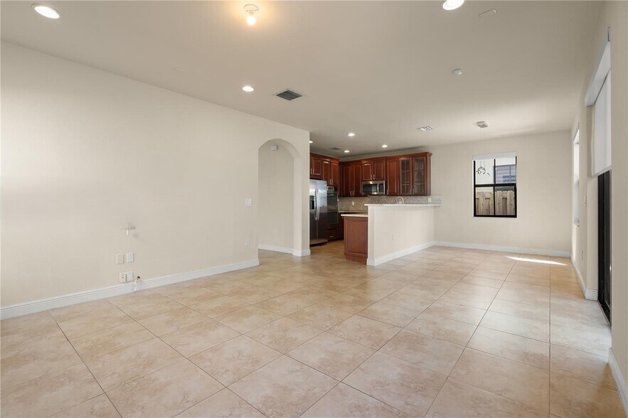 Building Photo - 10021 NW 87th Ter