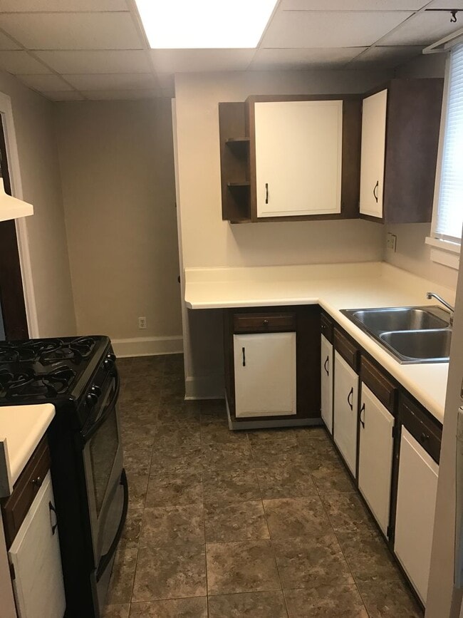Building Photo - Updated 2 Bedroom NW Canton House for Rent