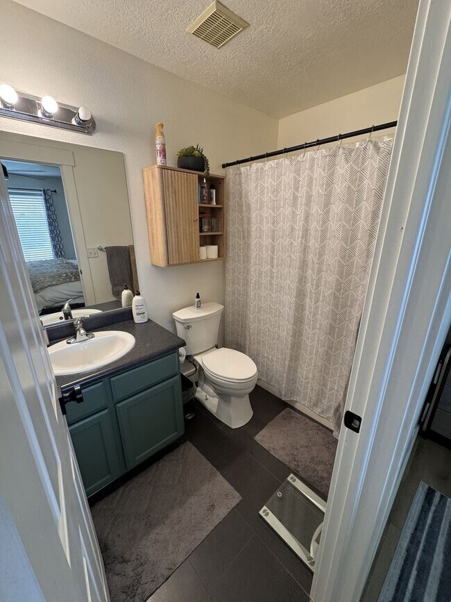 Building Photo - Beautifully Remodeled 4 Bed, 3 Bath Home with 2-Car Garage with amazing views and solar!!