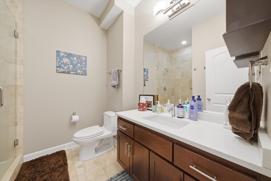 Building Photo - 2114 W Rice St