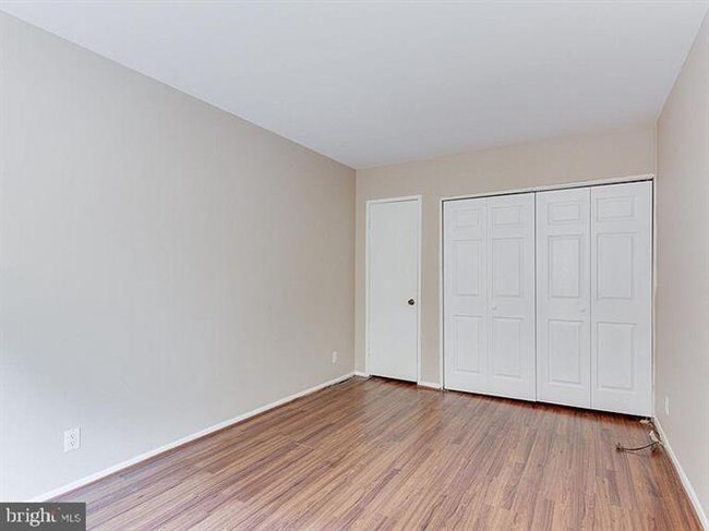 Building Photo - 2621 Glengyle Dr
