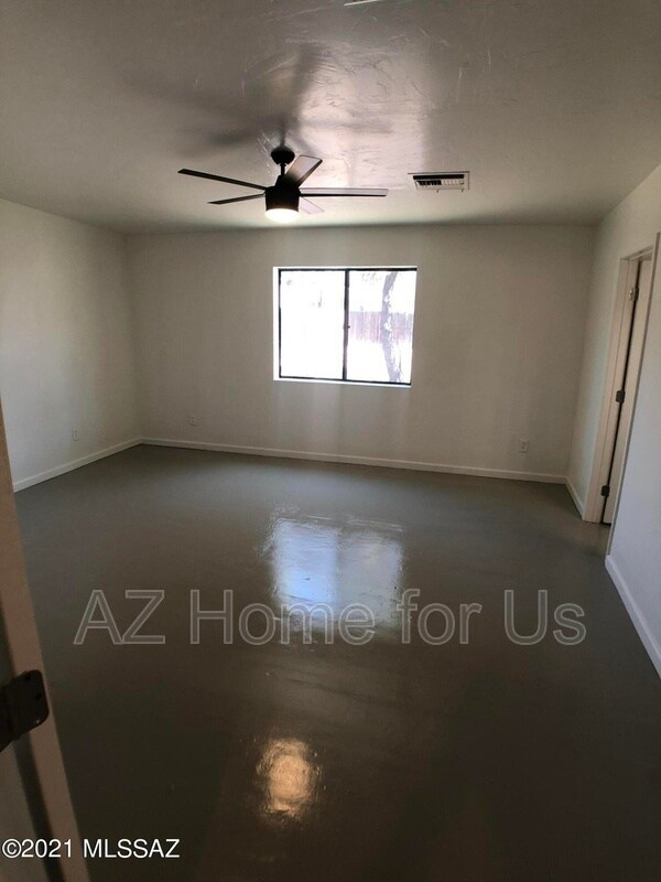 Building Photo - 1440 E Edison St
