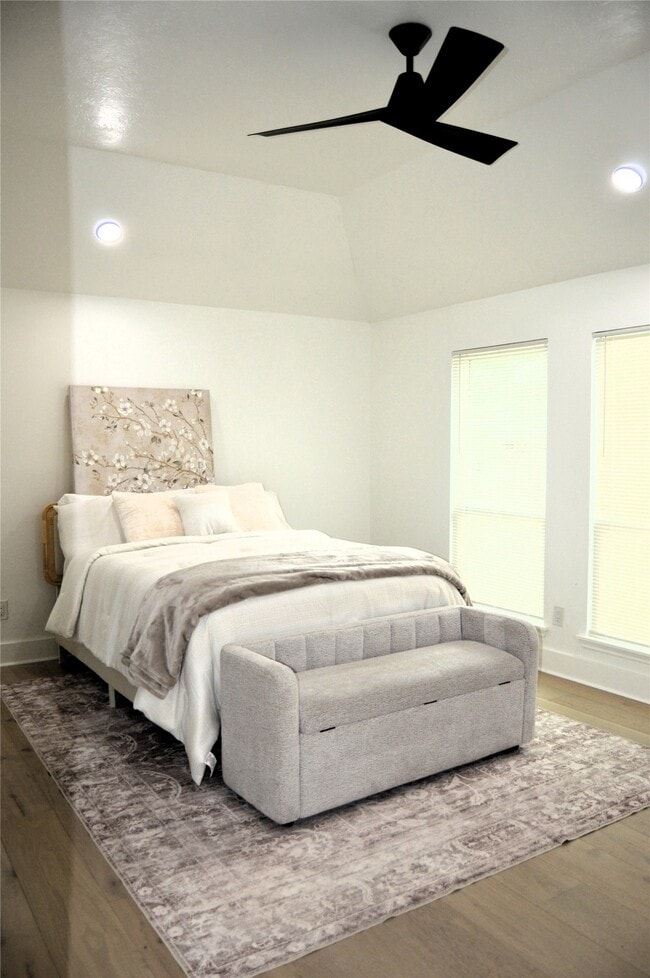 Building Photo - 3419 Southdown Dr