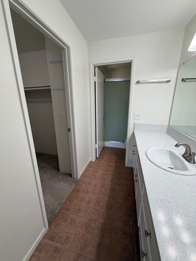 Building Photo - 800-806 S Park Hyde St