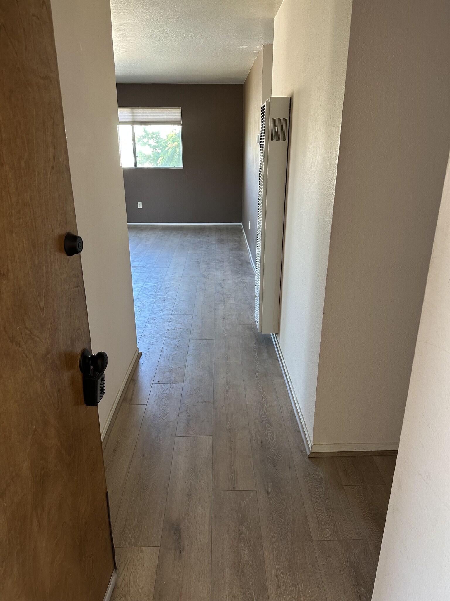 Entry way - 407 Crocker St