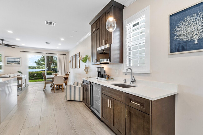 Building Photo - 550 Tomahawk Ct