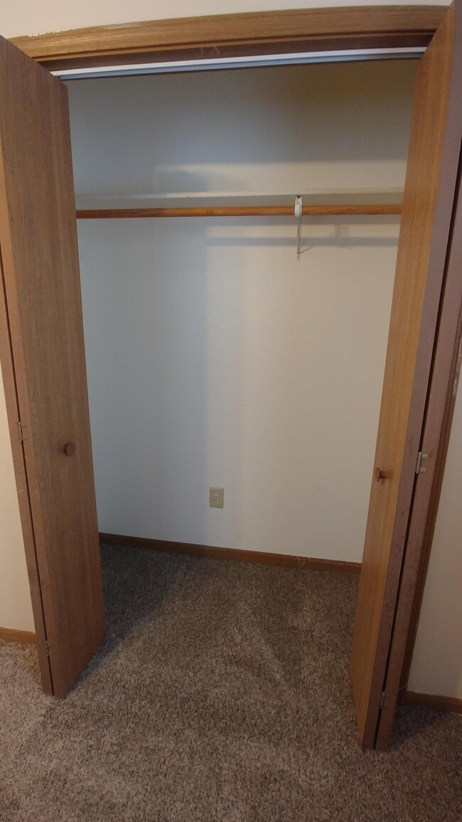 Building Photo - 207 N Elm St