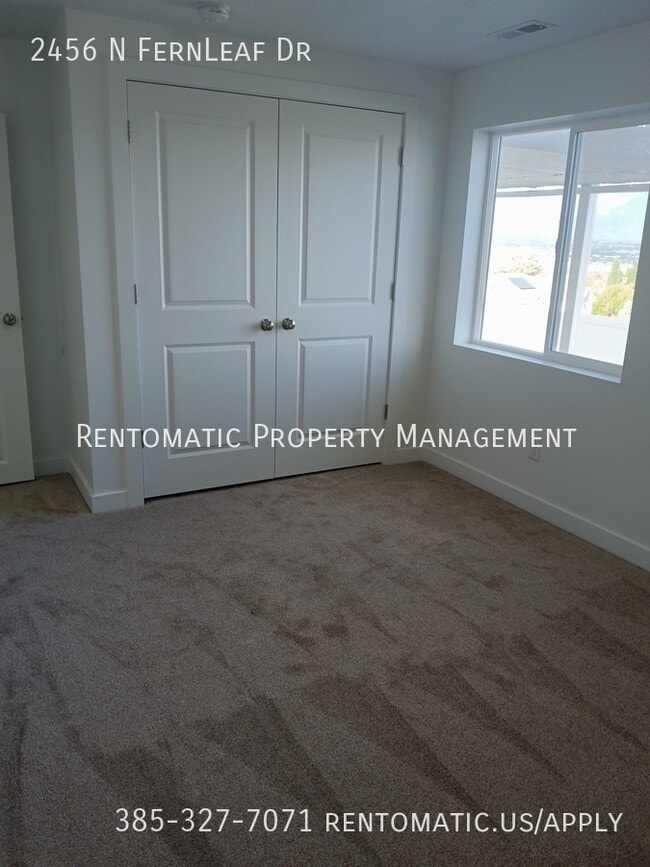 Building Photo - 2456 N Fernleaf Dr