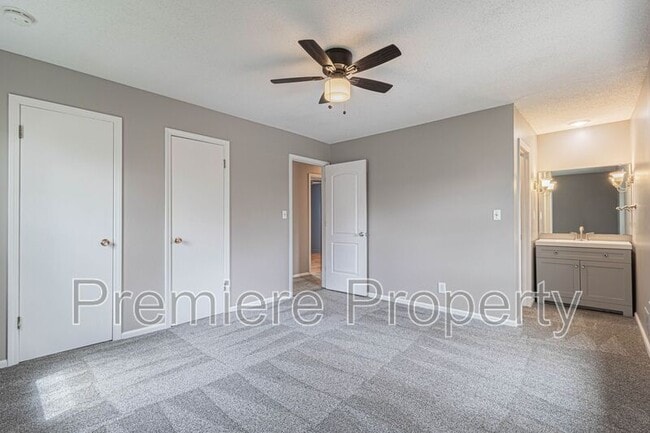 Building Photo - 1331 SW Horizon Dr