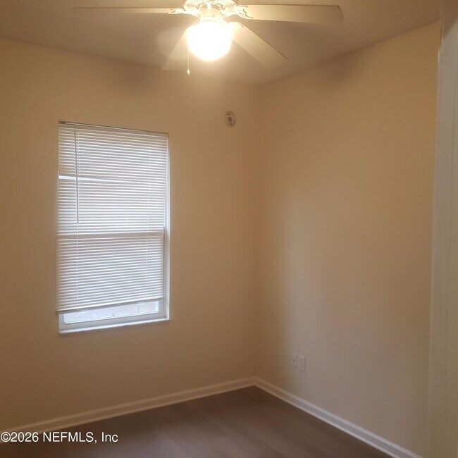 Building Photo - 1530 W 29th St