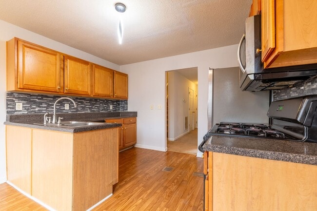 Building Photo - Move-In Ready 4 Bedroom Beauty in South Fulton!!