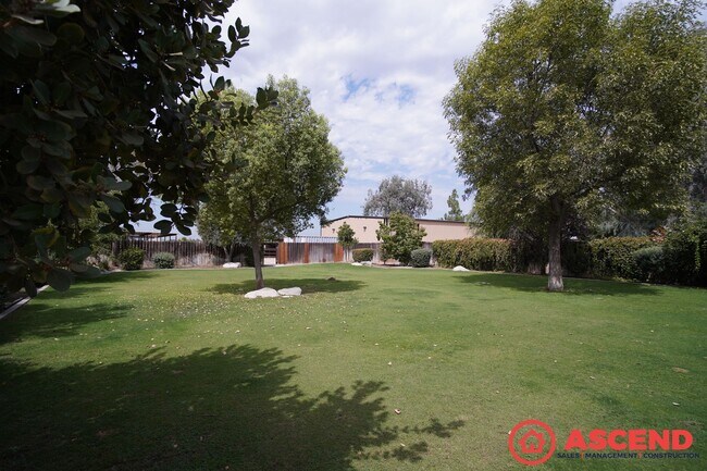 Building Photo - Gorgeous Northwest Bakersfield Home with H...