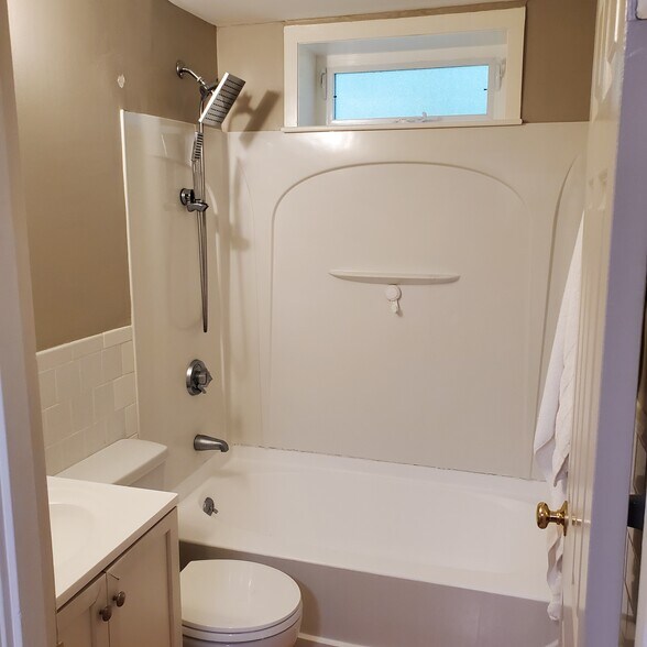 Building Photo - 87 Cheryl Ln