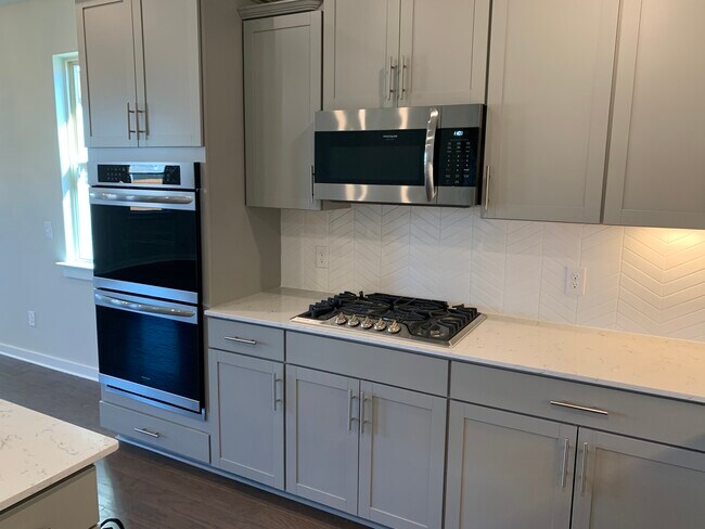 Building Photo - 183 Picasso Cir