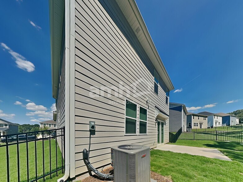 Building Photo - 1119 Livengood Wy