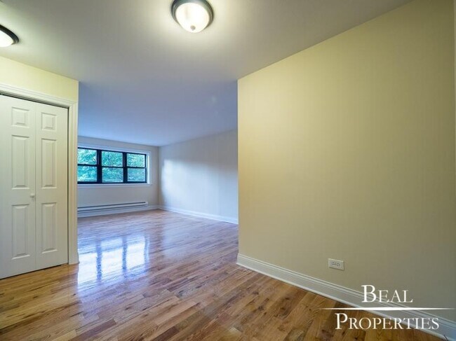 Building Photo - 1 bedroom in CHICAGO IL 60614