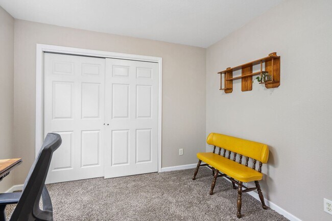 Building Photo - Stylish living in this modern 3 bed 2 bath...