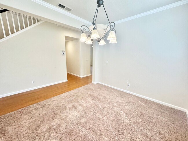 Building Photo - Beautiful 5 bed 3 bath Home in Wildhorse