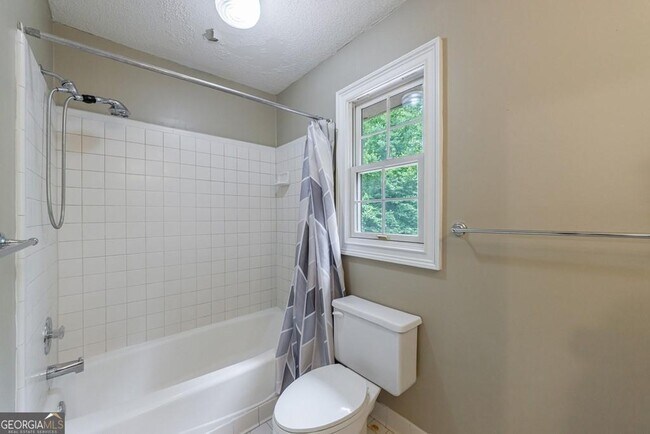 Building Photo - 10565 Shallowford Rd