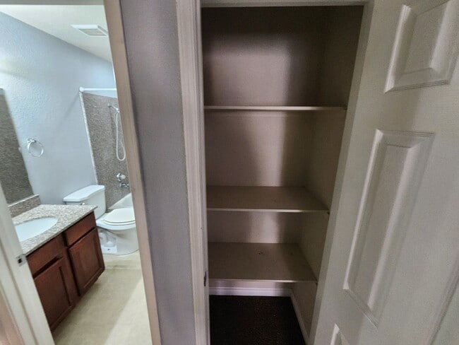 Building Photo - Nice Guard Gated Bella Vita Unit with larg...