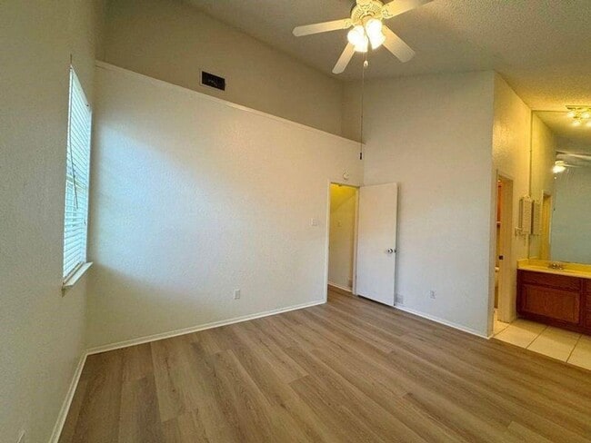 Building Photo - Charming 2/2 condo in Westcreek Landing!