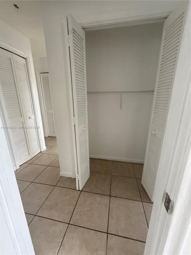 Building Photo - 460 Eldron Dr