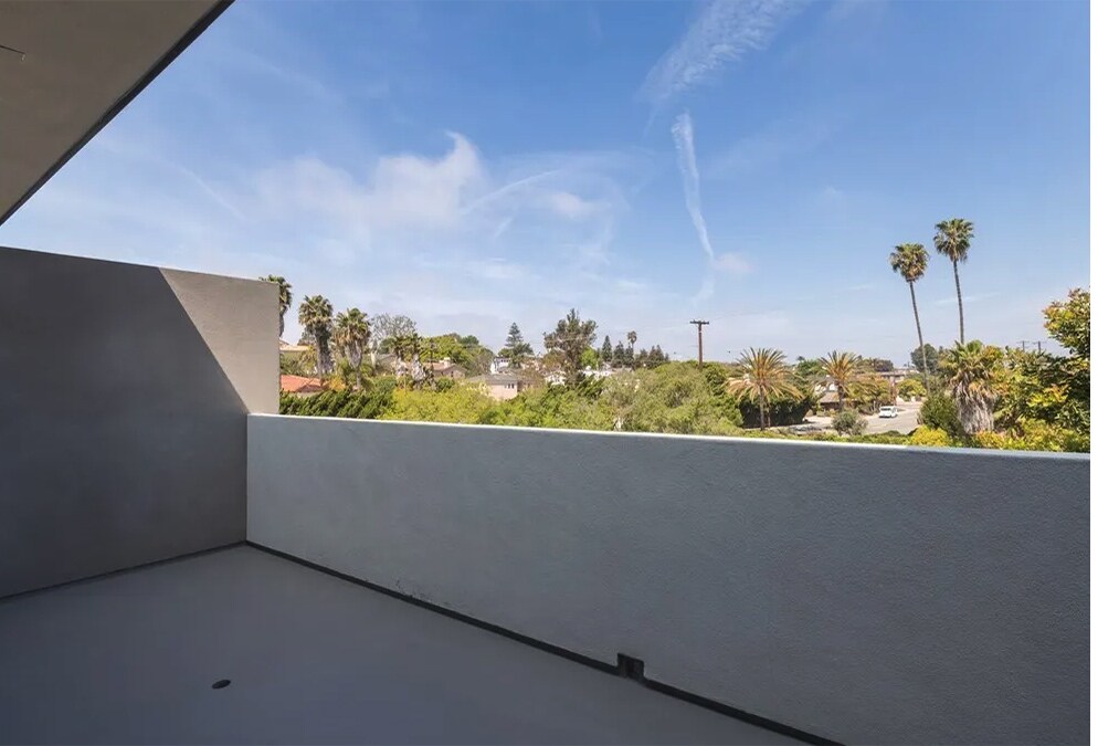Building Photo - 617 Aviation Way