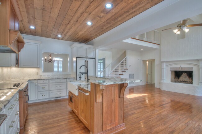 Building Photo - 4335 N Chapel Rd