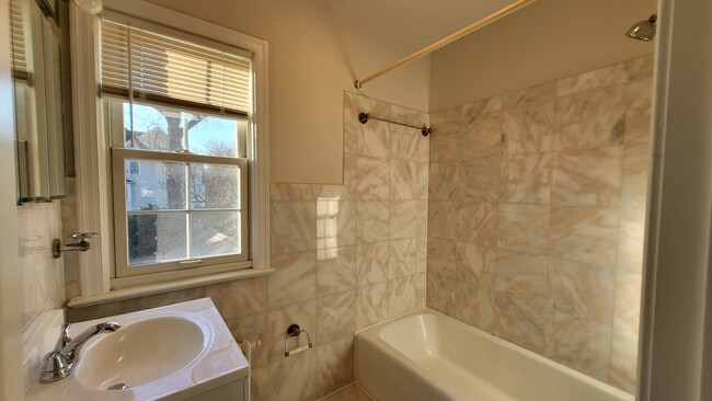 Upper Level Hall Bath - 5604 Madison St