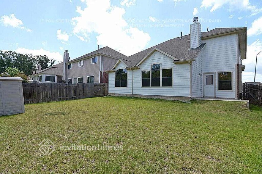 Building Photo - 2306 Siegen Dr