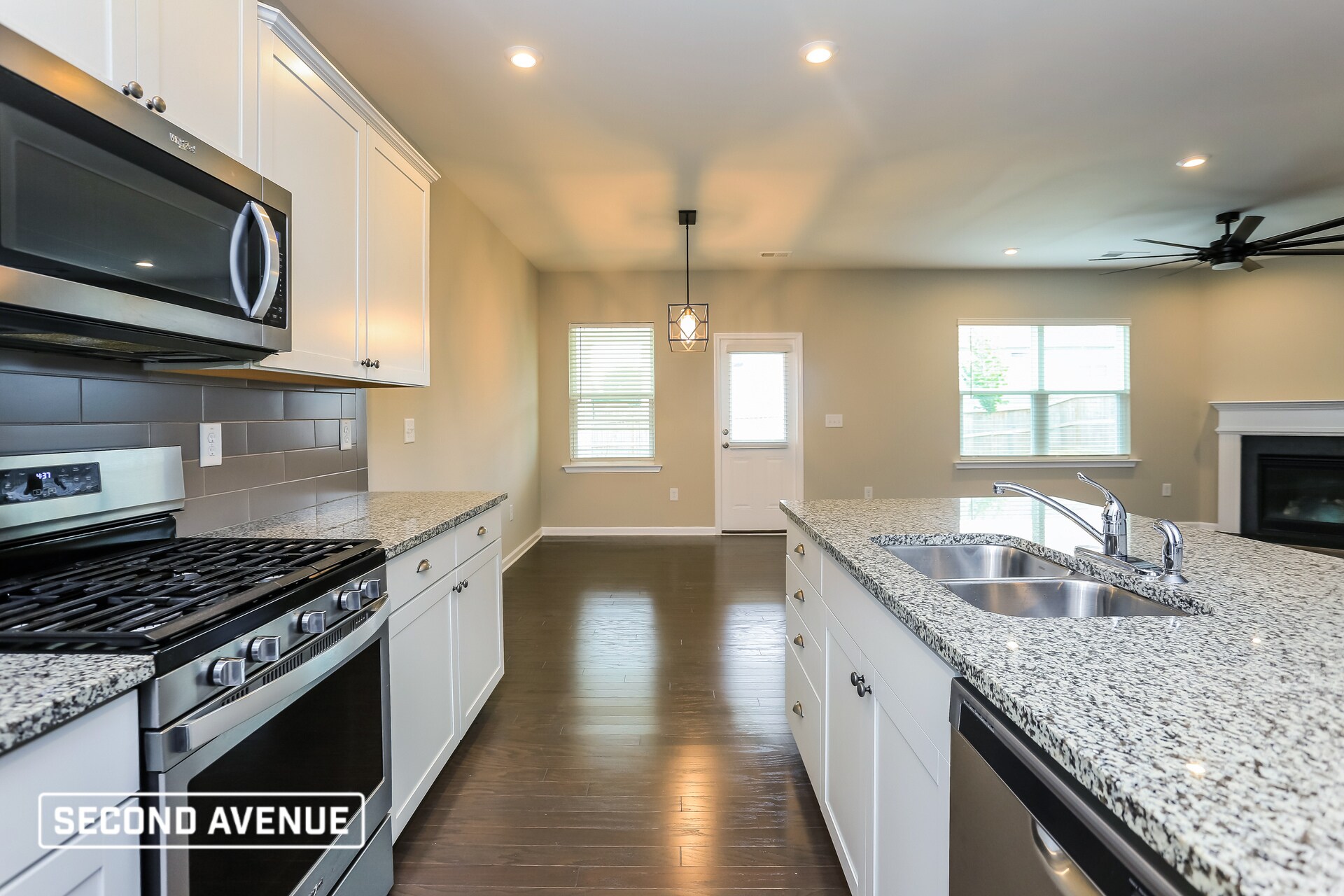 Building Photo - 501 Mariposa Ln