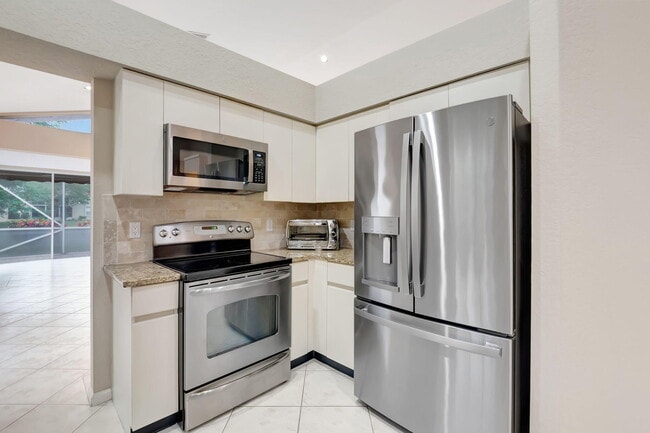 Building Photo - 11081 Springbrook Cir