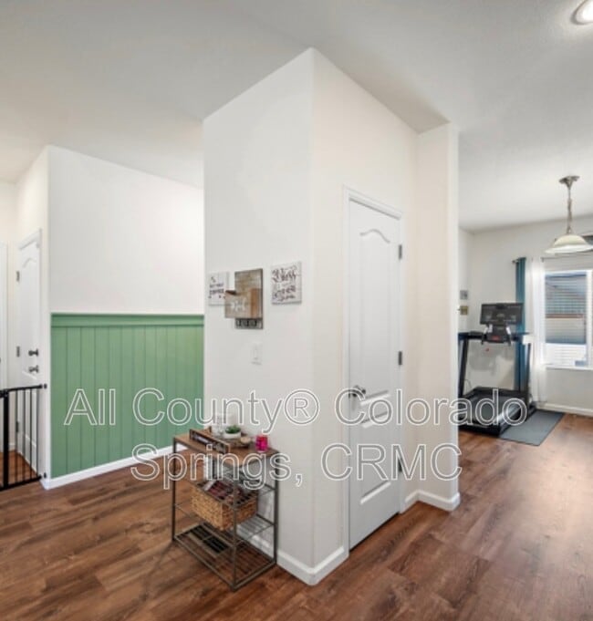 Building Photo - 10084 Thunderbolt Trail