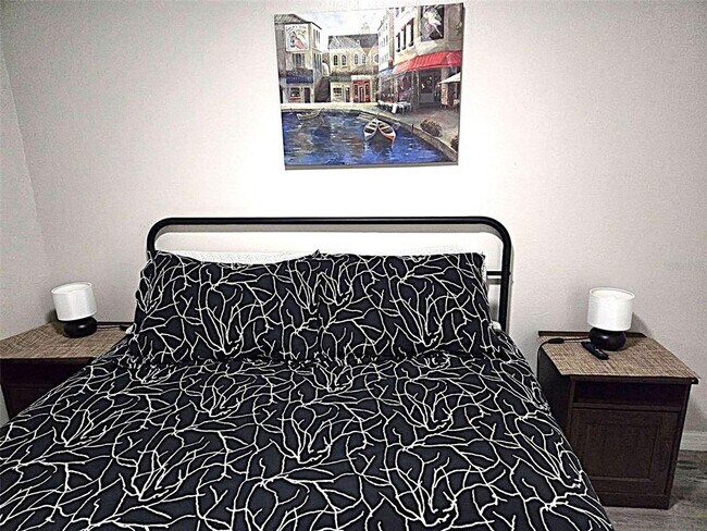 Building Photo - 8024 Candlewoode Dr