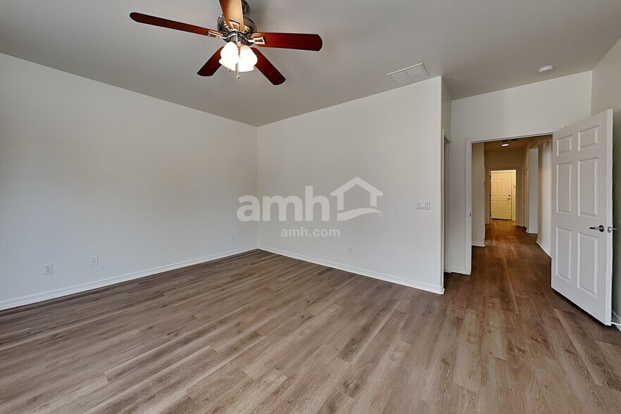 Building Photo - 18641 W Mission Ln