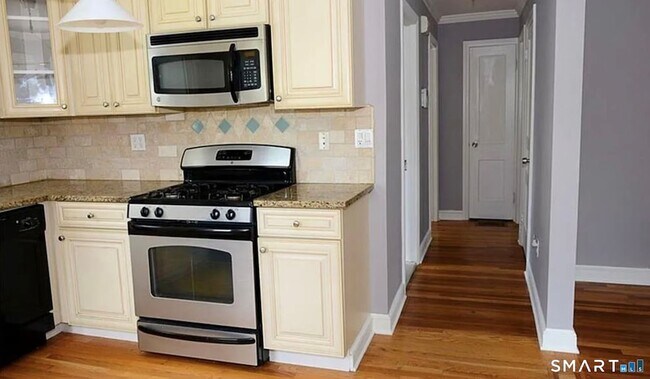 Building Photo - 122 Oberlin Rd