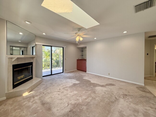 Building Photo - 867 Mandalay Ave