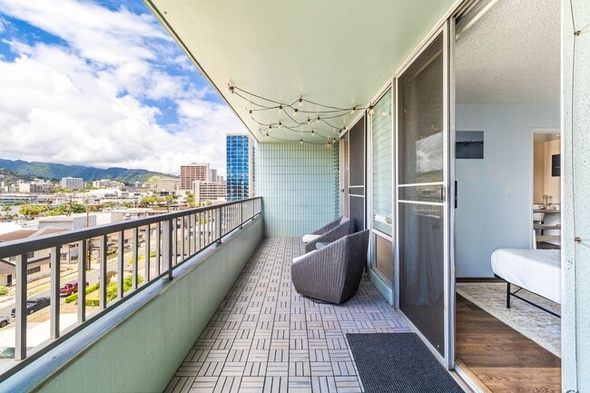 Building Photo - Cute and Newly Upgraded 1/1/1 near Ala Moana
