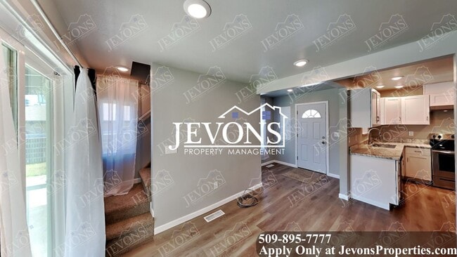 Building Photo - Explore this attractive property in Yakima with 3 bedrooms and 1 bathroom