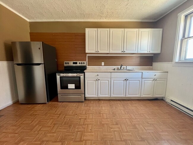 Building Photo - Spacious 3-Bedroom Townhome in Juniata! Available NOW!