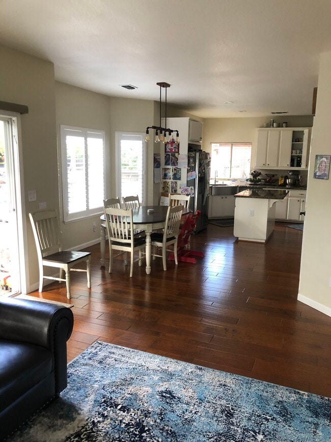 Building Photo - 3331 Grosbeak Ct