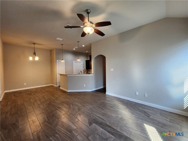 Building Photo - 549 Creekside Frst