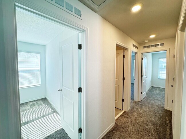 Building Photo - Single Family 4 Bedroom Home for Rent