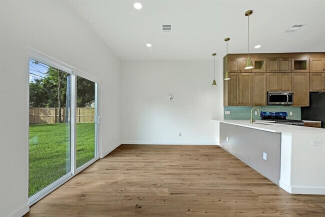 Building Photo - 5731 Belvedere Dr