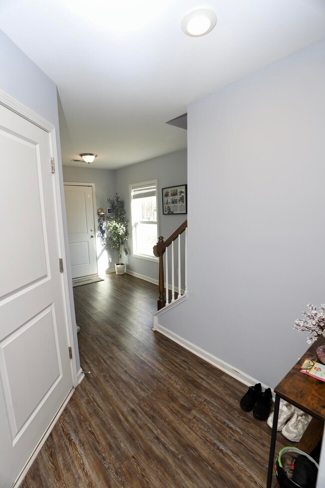 Building Photo - 1009 Providence Plantation Dr