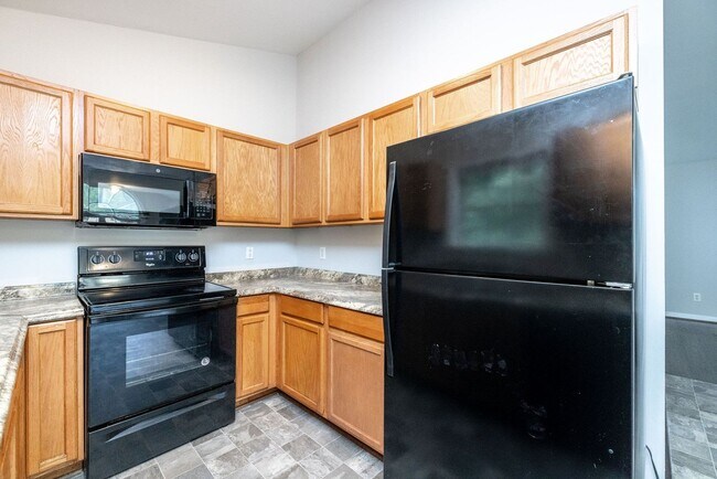 Building Photo - Spacious home in Hopewell