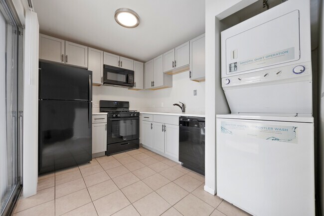 Building Photo - 21 N Park Blvd